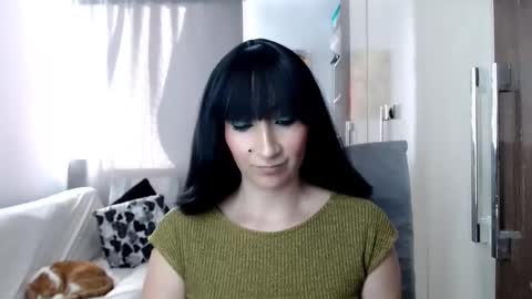 Laura online show from 11/17/25, 09:09