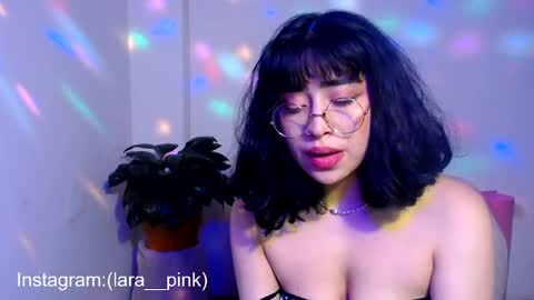laura_pink01 online show from 01/18/25, 05:52