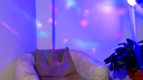 laura_pink01 online show from 02/05/25, 12:20