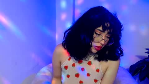 laura_pink01 online show from 02/07/25, 03:55