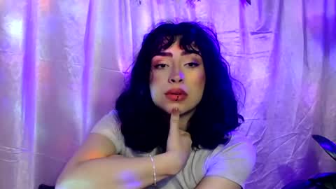 laura_pink01 online show from 02/22/25, 02:28