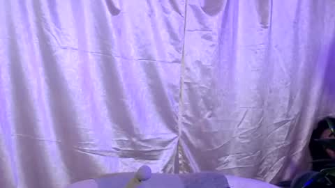 laura_pink01 online show from 03/02/25, 03:45