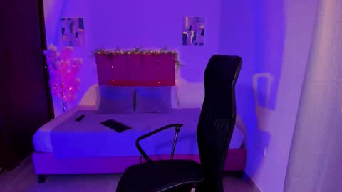 Laura Rose online show from 10/12/25, 04:28