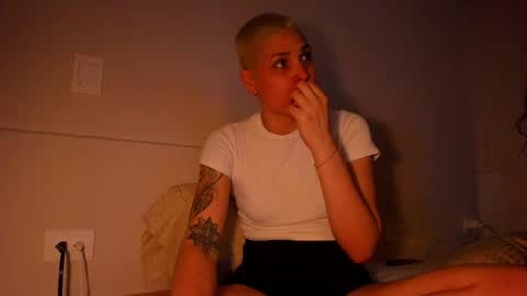 Snapshot of laura_r23 chatting on 04/24/26, 03:09 Laura Rose online show from 04/24/26, 03:09