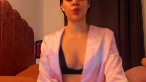 LAURA SOE online show from 11/29/25, 12:13