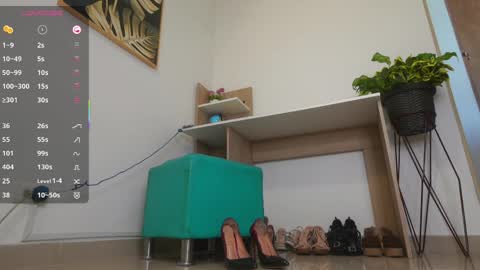 Snapshot of laura_zans_ chatting on 04/12/26, 01:27 Laura Zans I am sensual goddes and i was born for loveworshipping and enjoyment. online show from 04/12/26, 01:27