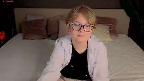 Laura online show from 02/09/26, 02:04