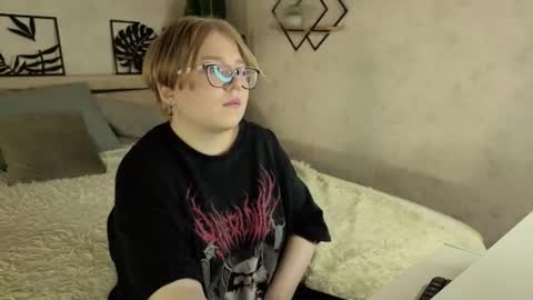 Laura online show from 02/27/26, 08:03