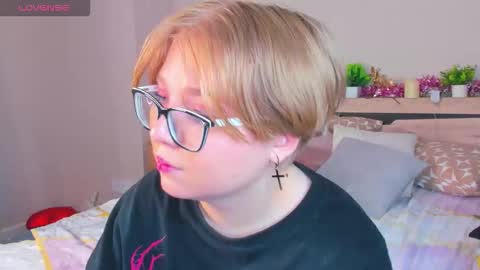 Laura online show from 03/04/26, 07:36