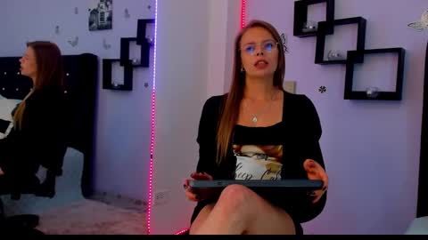 Snapshot of laurablue_ chatting on 01/14/25, 12:11 Laura Blue online show from 01/14/25, 12:11