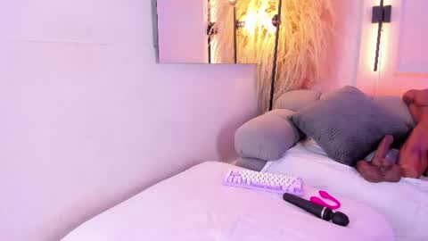 LauraCarther  online show from 08/03/26, 05:49