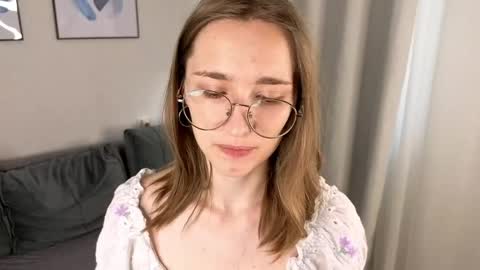 Snapshot of lauracollins__ chatting on 06/06/26, 02:11 May online show from 06/06/26, 02:11