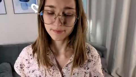 Snapshot of lauracollins__ chatting on 06/08/26, 02:06 May online show from 06/08/26, 02:06