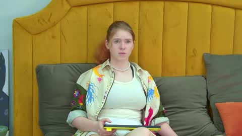 Laura online show from 05/06/26, 05:07