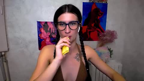 Laura online show from 09/20/25, 09:21