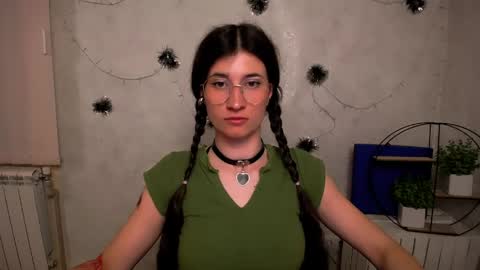Laura online show from 05/09/26, 06:07