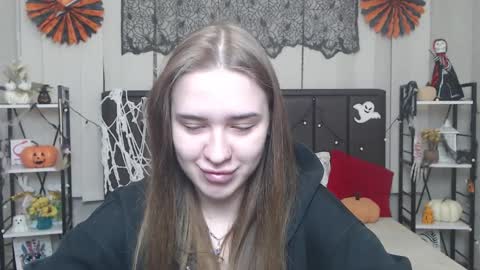 LauraHlot online show from 10/28/25, 06:21