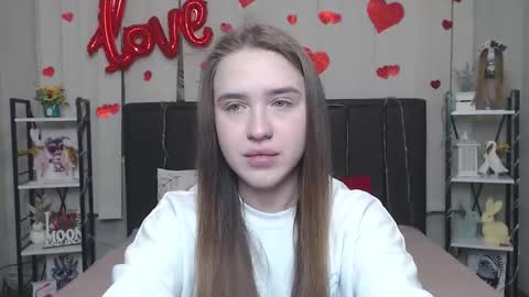 LauraHlot online show from 02/09/26, 06:56