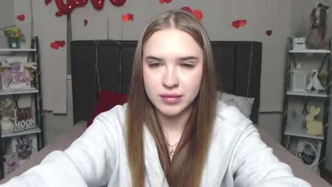 LauraHlot online show from 04/10/26, 06:34