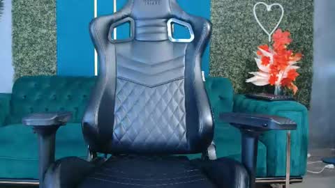 Snapshot of laurainemisti chatting on 07/17/26, 05:58 laura online show from 07/17/26, 05:58