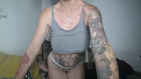 Snapshot of lauralye1983 chatting on 08/03/26, 09:37 Lilian Banks online show from 08/03/26, 09:37