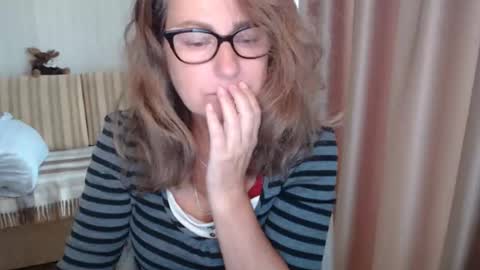 Lauraoven1 online show from 09/30/25, 07:24