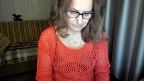 Lauraoven1 online show from 12/22/25, 07:16