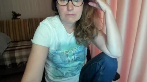 Snapshot of lauraoven1 chatting on 04/29/26, 07:01 Lauraoven1 online show from 04/29/26, 07:01
