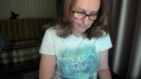 Snapshot of lauraoven1 chatting on 04/29/26, 06:03 Lauraoven1 online show from 04/29/26, 06:03