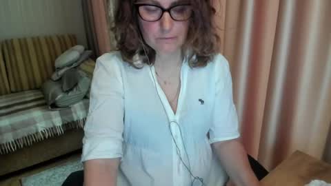 Snapshot of lauraoven1 chatting on 05/22/26, 08:42 Lauraoven1 online show from 05/22/26, 08:42