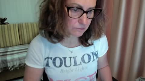 Snapshot of lauraoven1 chatting on 05/28/26, 10:34 Lauraoven1 online show from 05/28/26, 10:34