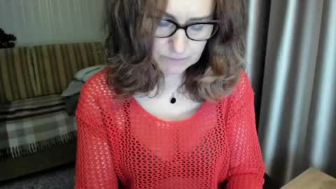 Snapshot of lauraoven1 chatting on 05/31/26, 07:04 Lauraoven1 online show from 05/31/26, 07:04