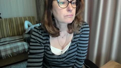 Snapshot of lauraoven1 chatting on 06/03/26, 05:18 Lauraoven1 online show from 06/03/26, 05:18