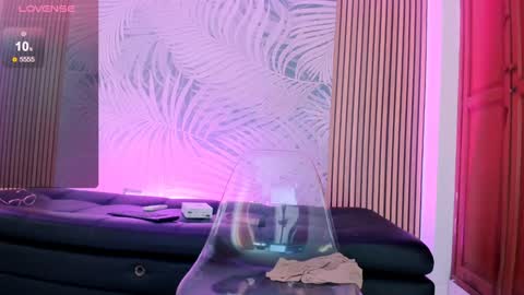 Laura online show from 12/28/24, 04:30