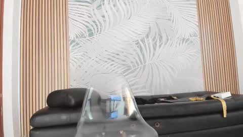 Laura online show from 02/09/25, 04:18