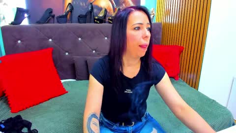 Snapshot of laurasinfull chatting on 06/03/26, 03:09 Laura online show from 06/03/26, 03:09