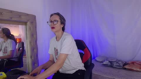 Laura Sofia online show from 04/11/26, 05:56