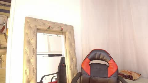 Laura Sofia online show from 05/09/26, 03:34