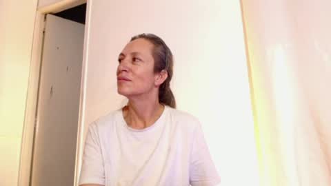 Snapshot of laurasofia45 chatting on 07/16/26, 04:46 Laura Sofia online show from 07/16/26, 04:46
