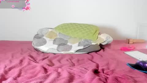 Laura Lara Sommer online show from 02/11/25, 08:42