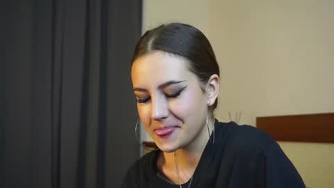 Monica online show from 11/04/25, 07:29