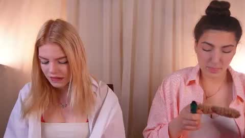 Snapshot of laureengrzybowski chatting on 07/09/26, 07:45 Hello we are Eva and Lan 3 online show from 07/09/26, 07:45