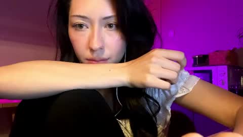 laurelimaino online show from 06/24/26, 05:23