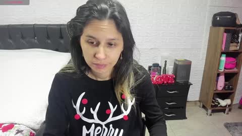 Snapshot of lauren_ashlee chatting on 12/31/24, 01:08 Lauren Independent model online show from 12/31/24, 01:08