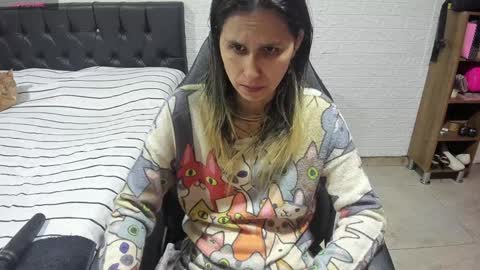 Snapshot of lauren_ashlee chatting on 01/17/25, 05:30 Lauren Independent model online show from 01/17/25, 05:30