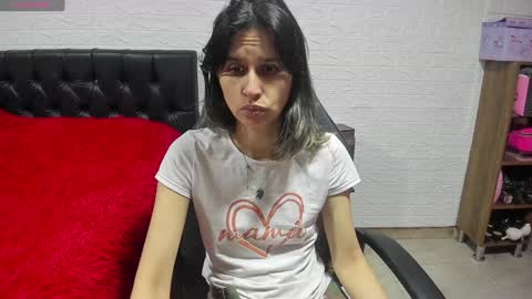 Snapshot of lauren_ashlee chatting on 01/21/25, 04:16 Lauren Independent model online show from 01/21/25, 04:16