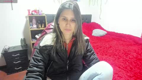 Snapshot of lauren_ashlee chatting on 12/01/25, 12:04 Lauren Independent model online show from 12/01/25, 12:04
