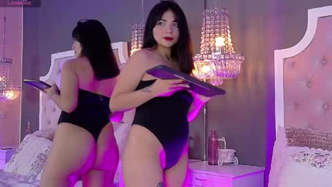 Snapshot of laurenbecker_ chatting on 10/23/25, 04:17 Lauren  online show from 10/23/25, 04:17