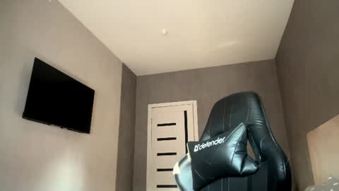 Snapshot of laurenflorens chatting on 07/18/26, 02:10 Di online show from 07/18/26, 02:10