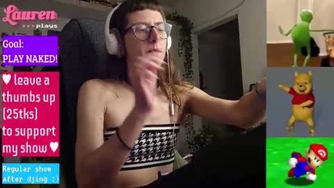 Snapshot of laurenipsumsit chatting on 02/27/25, 12:10 Lauren   online show from 02/27/25, 12:10